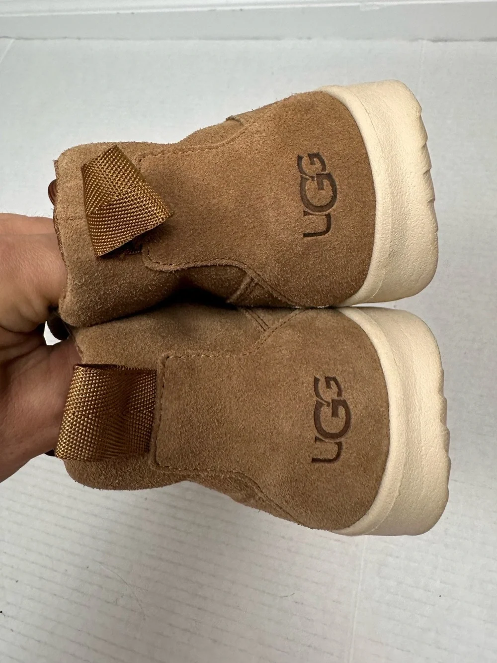 UGG Boys Canoe II Chukka Boot Size US 6.0 - EU 38